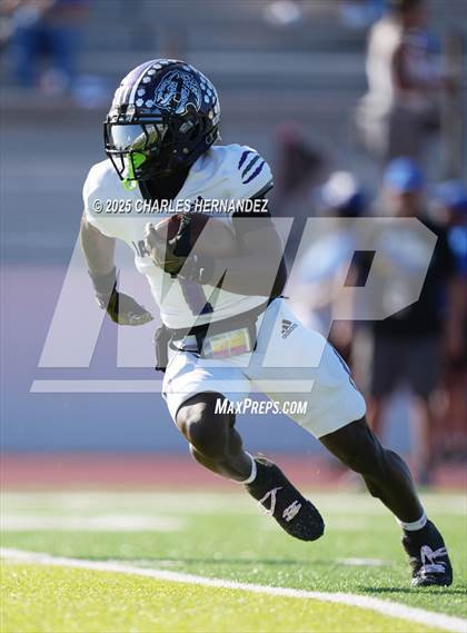 Thumbnail 2 in LBJ Austin vs Bay City (UIL 4A D1 Football Area) photogallery.