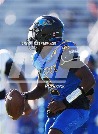 Thumbnail 1 in LBJ Austin vs Bay City (UIL 4A D1 Football Area) photogallery.