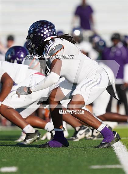 Thumbnail 2 in LBJ Austin vs Bay City (UIL 4A D1 Football Area) photogallery.