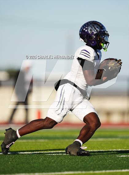 Thumbnail 2 in LBJ Austin vs Bay City (UIL 4A D1 Football Area) photogallery.