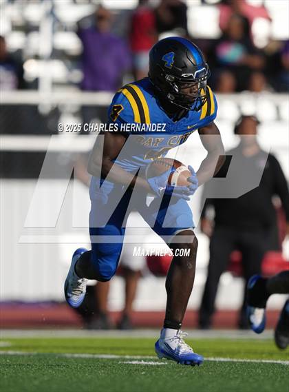 Thumbnail 2 in LBJ Austin vs Bay City (UIL 4A D1 Football Area) photogallery.