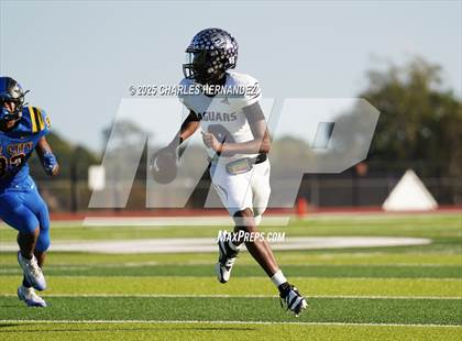 Thumbnail 3 in LBJ Austin vs Bay City (UIL 4A D1 Football Area) photogallery.