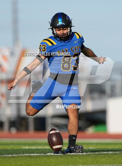 Thumbnail 2 in LBJ Austin vs Bay City (UIL 4A D1 Football Area) photogallery.