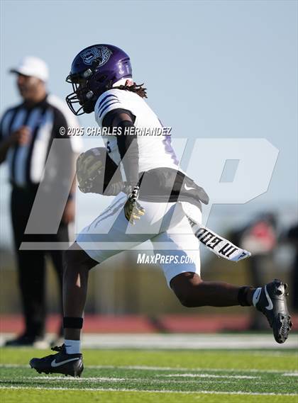 Thumbnail 1 in LBJ Austin vs Bay City (UIL 4A D1 Football Area) photogallery.