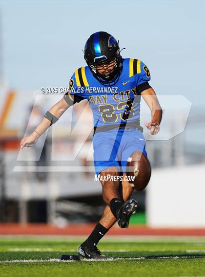 Thumbnail 3 in LBJ Austin vs Bay City (UIL 4A D1 Football Area) photogallery.