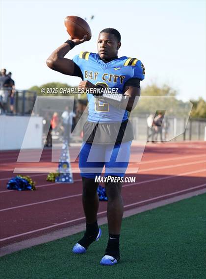 Thumbnail 3 in LBJ Austin vs Bay City (UIL 4A D1 Football Area) photogallery.