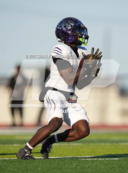 Thumbnail 3 in LBJ Austin vs Bay City (UIL 4A D1 Football Area) photogallery.