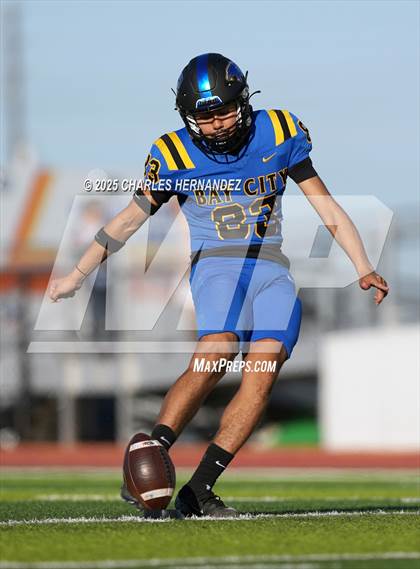 Thumbnail 2 in LBJ Austin vs Bay City (UIL 4A D1 Football Area) photogallery.