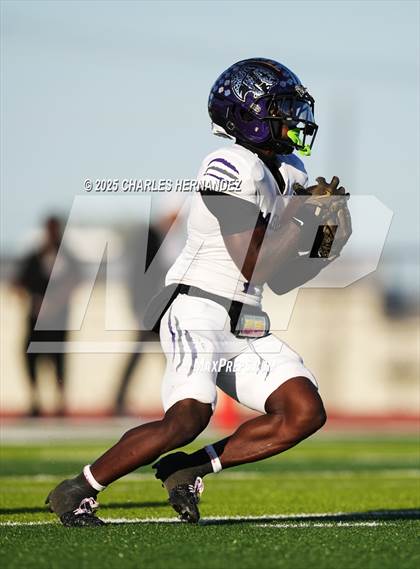 Thumbnail 1 in LBJ Austin vs Bay City (UIL 4A D1 Football Area) photogallery.