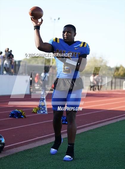 Thumbnail 1 in LBJ Austin vs Bay City (UIL 4A D1 Football Area) photogallery.