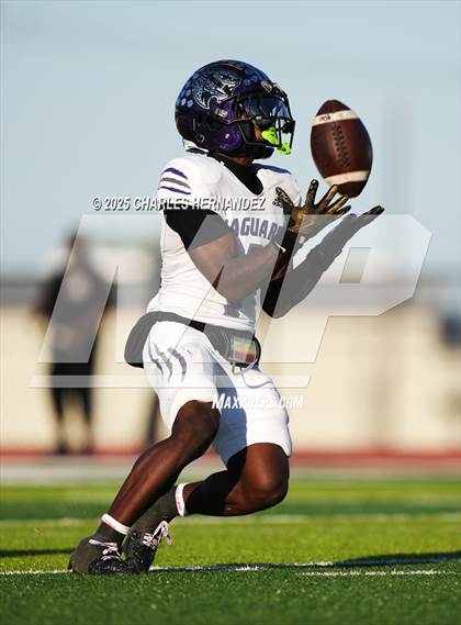 Thumbnail 2 in LBJ Austin vs Bay City (UIL 4A D1 Football Area) photogallery.
