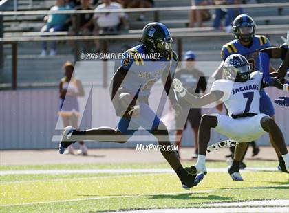 Thumbnail 2 in LBJ Austin vs Bay City (UIL 4A D1 Football Area) photogallery.