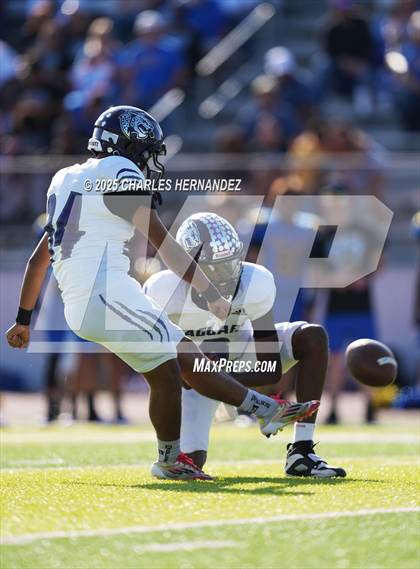Thumbnail 2 in LBJ Austin vs Bay City (UIL 4A D1 Football Area) photogallery.