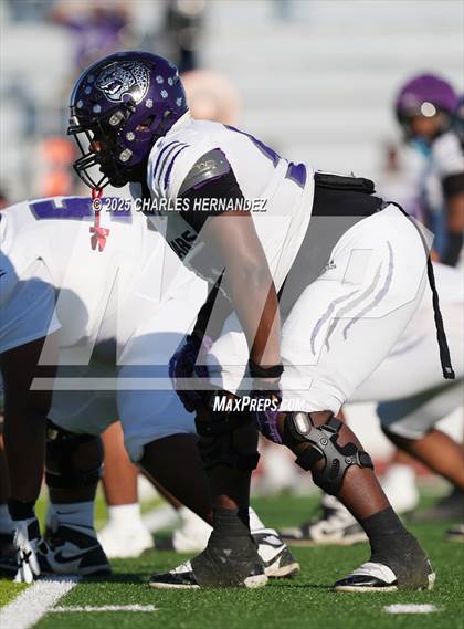 Thumbnail 3 in LBJ Austin vs Bay City (UIL 4A D1 Football Area) photogallery.