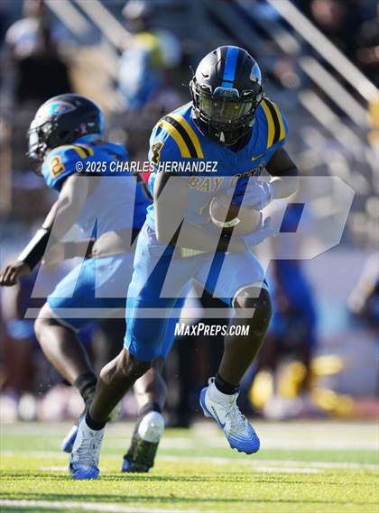 Thumbnail 3 in LBJ Austin vs Bay City (UIL 4A D1 Football Area) photogallery.