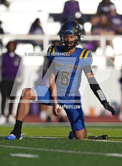 Thumbnail 2 in LBJ Austin vs Bay City (UIL 4A D1 Football Area) photogallery.