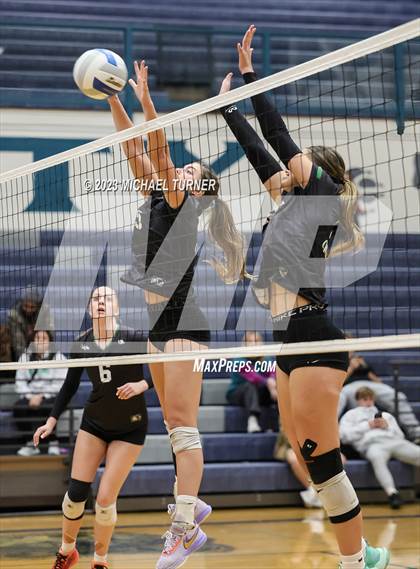 Thumbnail 2 in Madison vs Eagle (IHSAA 5A Final  Match 2)  photogallery.