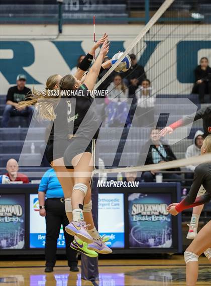 Thumbnail 3 in Madison vs Eagle (IHSAA 5A Final  Match 2)  photogallery.
