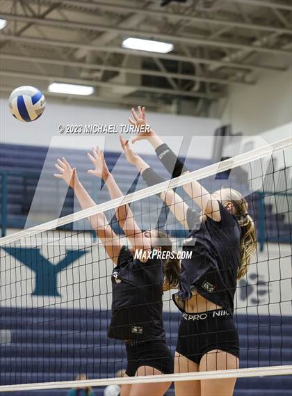 Thumbnail 2 in Madison vs Eagle (IHSAA 5A Final  Match 2)  photogallery.