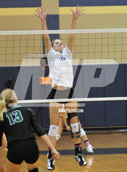 Thumbnail 2 in Oak Ridge vs. Mayde Creek (CFISD/Katy Classic) photogallery.