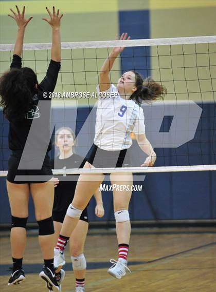 Thumbnail 2 in Oak Ridge vs. Mayde Creek (CFISD/Katy Classic) photogallery.