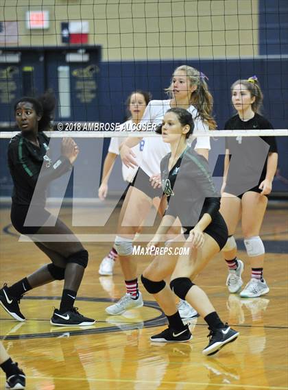 Thumbnail 1 in Oak Ridge vs. Mayde Creek (CFISD/Katy Classic) photogallery.