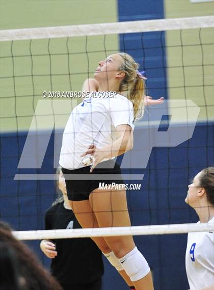 Thumbnail 1 in Oak Ridge vs. Mayde Creek (CFISD/Katy Classic) photogallery.