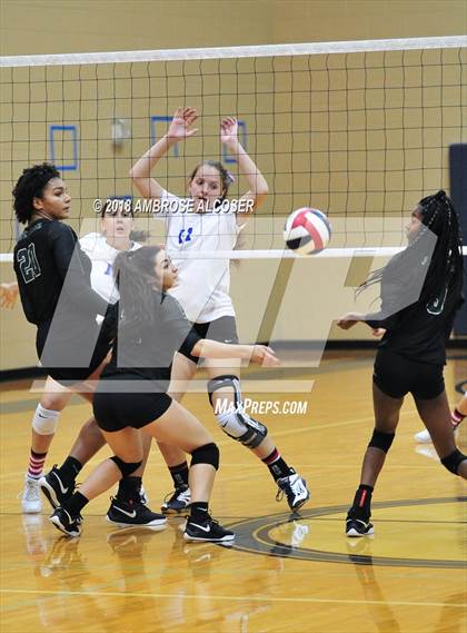 Thumbnail 3 in Oak Ridge vs. Mayde Creek (CFISD/Katy Classic) photogallery.
