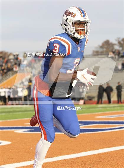 Thumbnail 2 in Oak Lawn Richards @ East Saint Louis (IHSA 6A 3rd Round) photogallery.