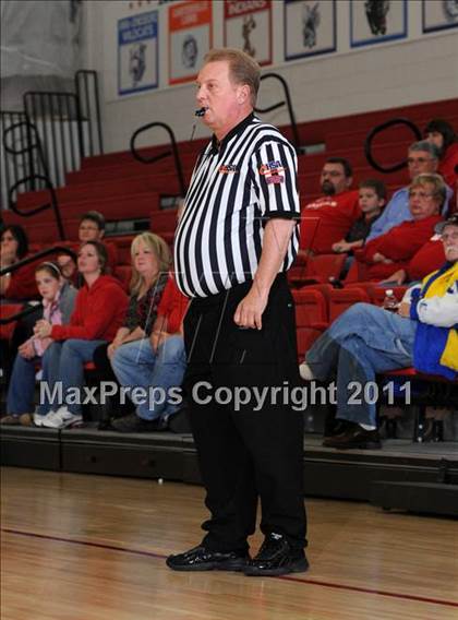 Thumbnail 2 in Benton vs. Vandalia (DuQuoin Tip-Off Classic) photogallery.