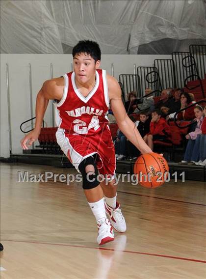 Thumbnail 2 in Benton vs. Vandalia (DuQuoin Tip-Off Classic) photogallery.