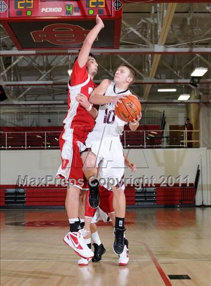 Thumbnail 2 in Benton vs. Vandalia (DuQuoin Tip-Off Classic) photogallery.