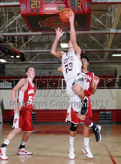 Thumbnail 2 in Benton vs. Vandalia (DuQuoin Tip-Off Classic) photogallery.
