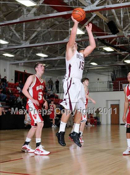 Thumbnail 1 in Benton vs. Vandalia (DuQuoin Tip-Off Classic) photogallery.