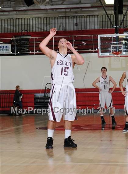 Thumbnail 2 in Benton vs. Vandalia (DuQuoin Tip-Off Classic) photogallery.