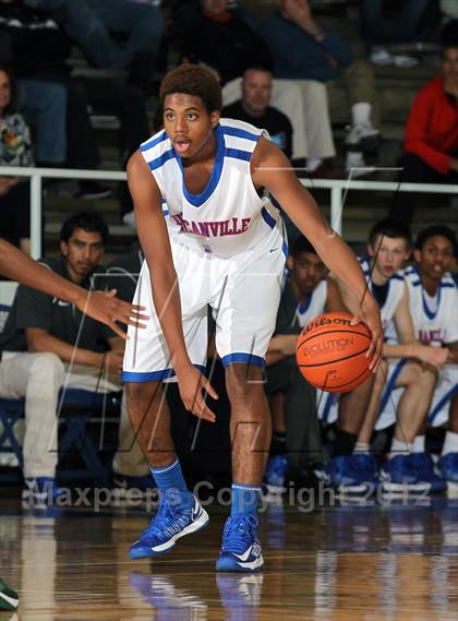 Thumbnail 3 in Duncanville vs, DeSoto (McDonald's Texas Invitational) photogallery.