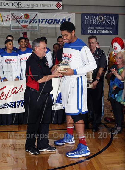 Thumbnail 3 in Duncanville vs, DeSoto (McDonald's Texas Invitational) photogallery.