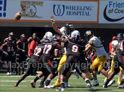 Thumbnail 2 in Thomas Jefferson vs. Cleveland Glenville (Friends of Coal Classic) photogallery.