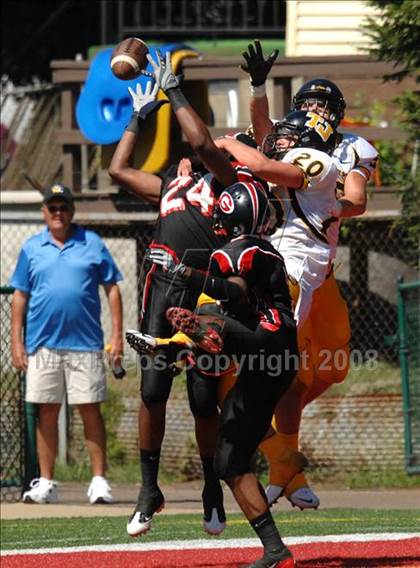 Thumbnail 1 in Thomas Jefferson vs. Cleveland Glenville (Friends of Coal Classic) photogallery.