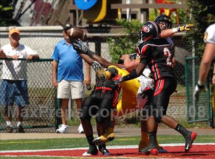 Thumbnail 3 in Thomas Jefferson vs. Cleveland Glenville (Friends of Coal Classic) photogallery.