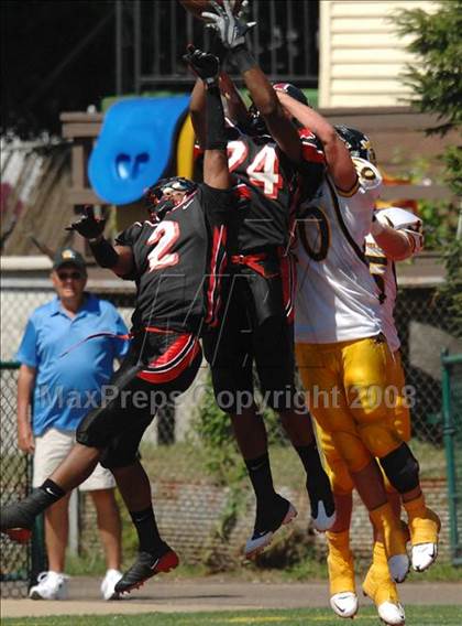 Thumbnail 3 in Thomas Jefferson vs. Cleveland Glenville (Friends of Coal Classic) photogallery.