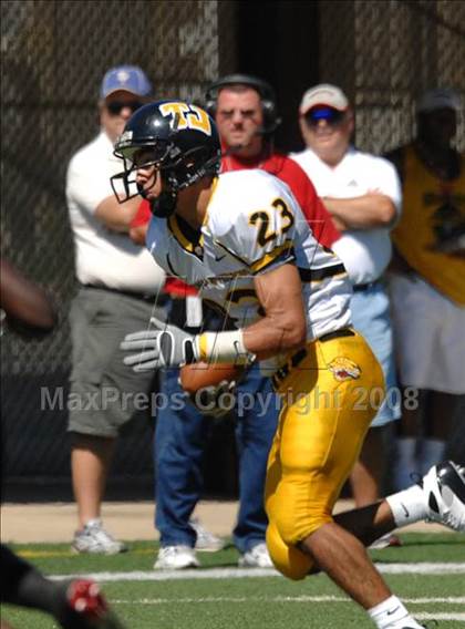 Thumbnail 2 in Thomas Jefferson vs. Cleveland Glenville (Friends of Coal Classic) photogallery.