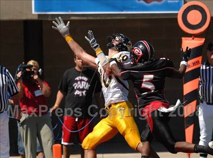 Thumbnail 2 in Thomas Jefferson vs. Cleveland Glenville (Friends of Coal Classic) photogallery.