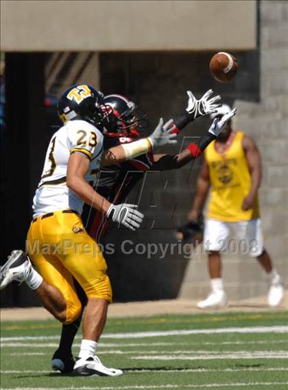 Thumbnail 2 in Thomas Jefferson vs. Cleveland Glenville (Friends of Coal Classic) photogallery.