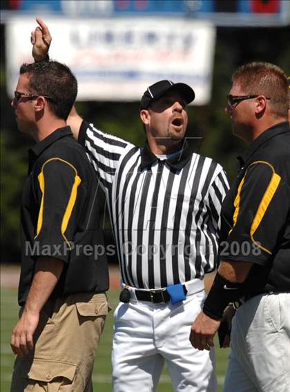 Thumbnail 2 in Thomas Jefferson vs. Cleveland Glenville (Friends of Coal Classic) photogallery.