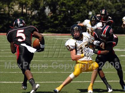 Thumbnail 3 in Thomas Jefferson vs. Cleveland Glenville (Friends of Coal Classic) photogallery.