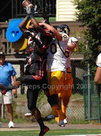 Thumbnail 2 in Thomas Jefferson vs. Cleveland Glenville (Friends of Coal Classic) photogallery.