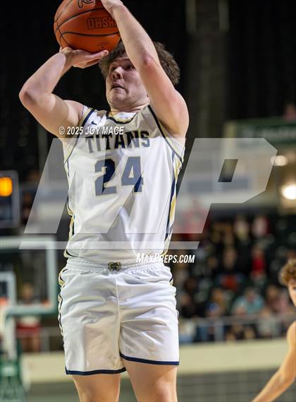 Thumbnail 3 in South Webster vs. Notre Dame (OHSAA DVII Regional Final) photogallery.