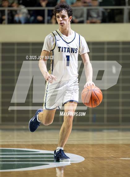 Thumbnail 2 in South Webster vs. Notre Dame (OHSAA DVII Regional Final) photogallery.