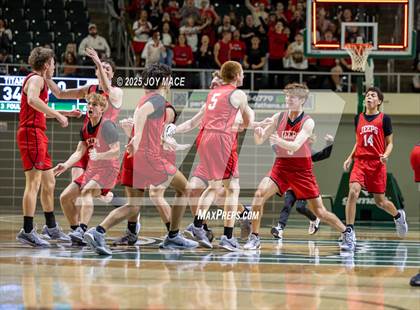 Thumbnail 1 in South Webster vs. Notre Dame (OHSAA DVII Regional Final) photogallery.